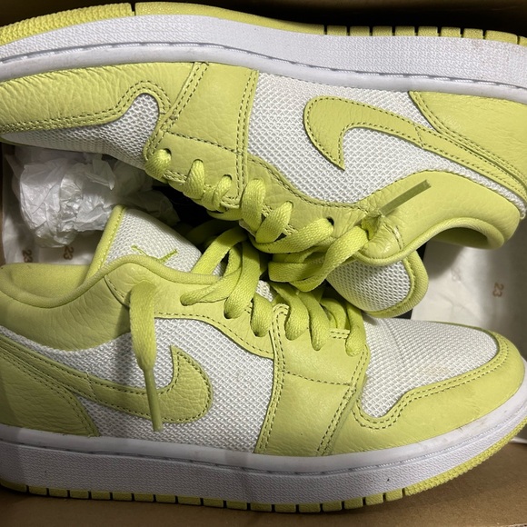 Jordan Limelight’s size 7.5 woman’s - Picture 3 of 8